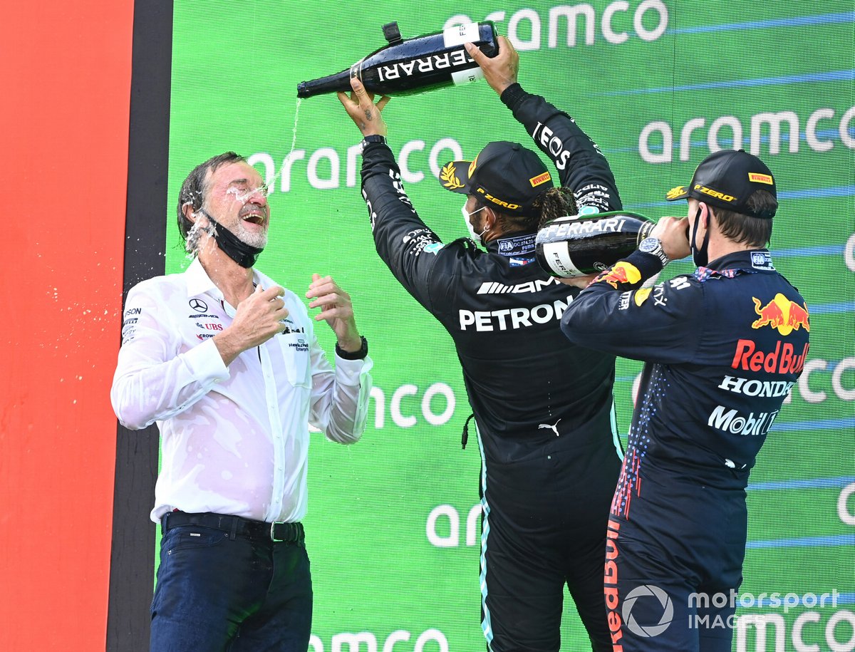 Podio : ganador de la carrera Lewis Hamilton, Mercedes