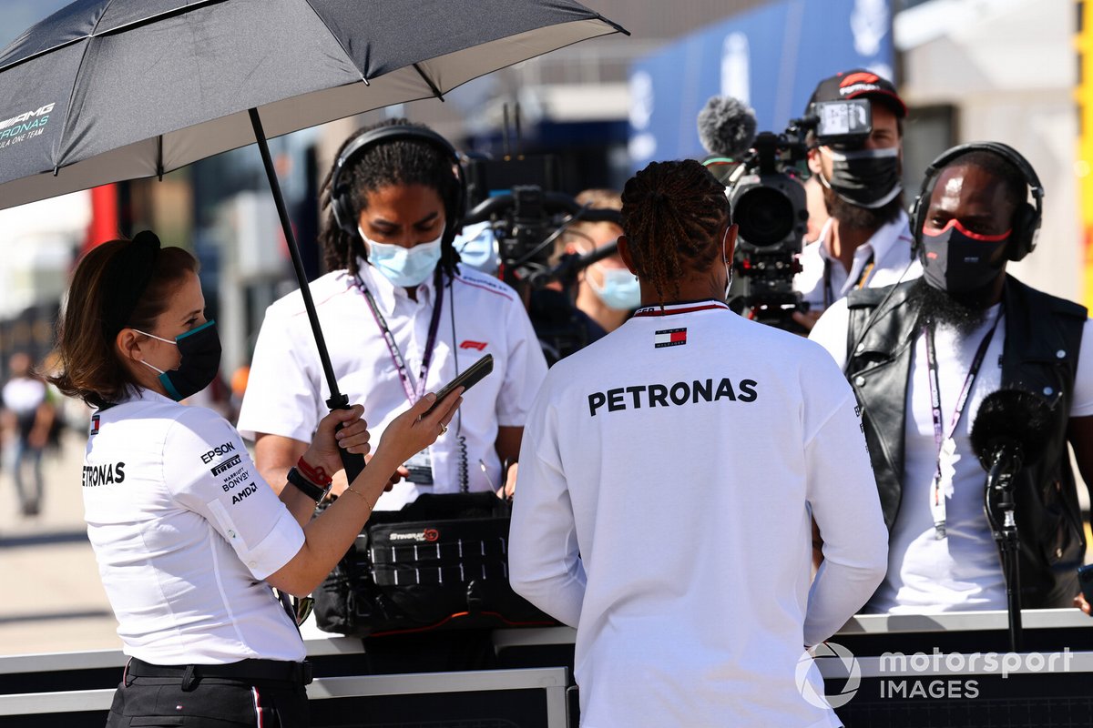 Lewis Hamilton, Mercedes, habla con los medios