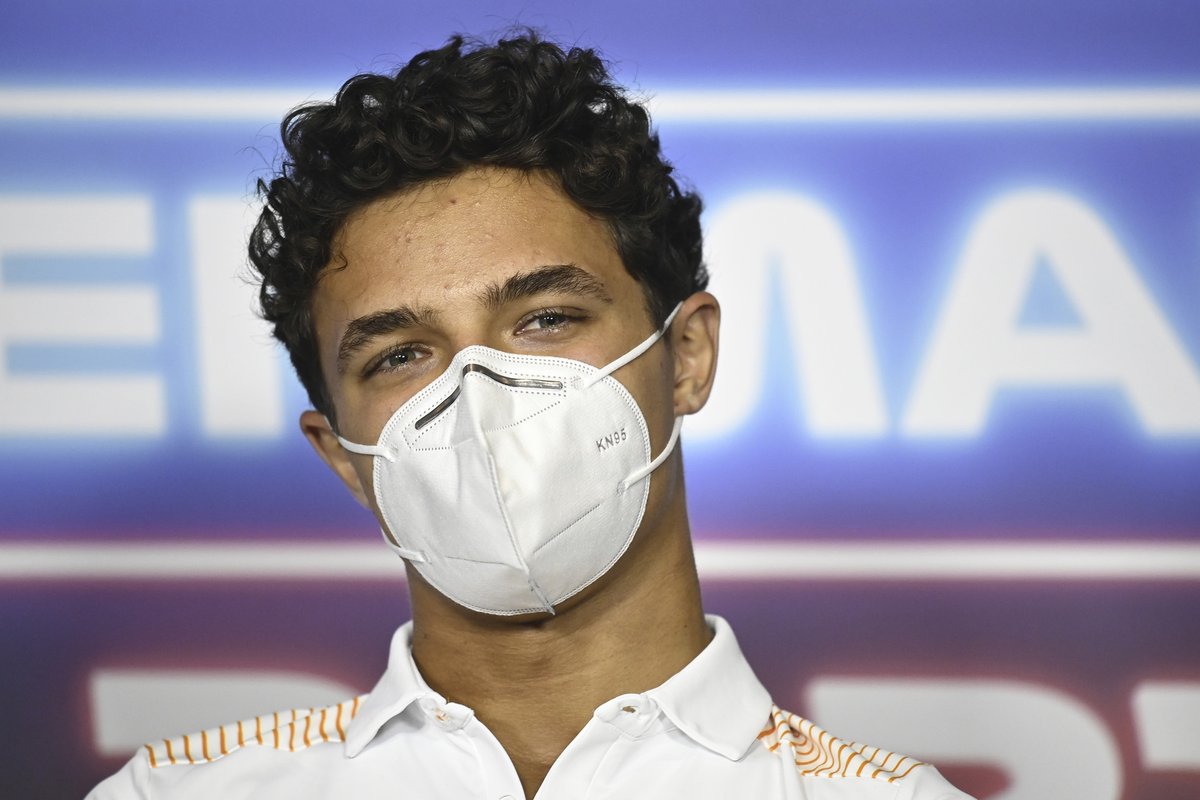 Lando Norris, McLaren en la conferencia de prensa