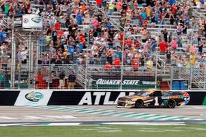 Race winner Kurt Busch, Chip Ganassi Racing, Chevrolet Camaro