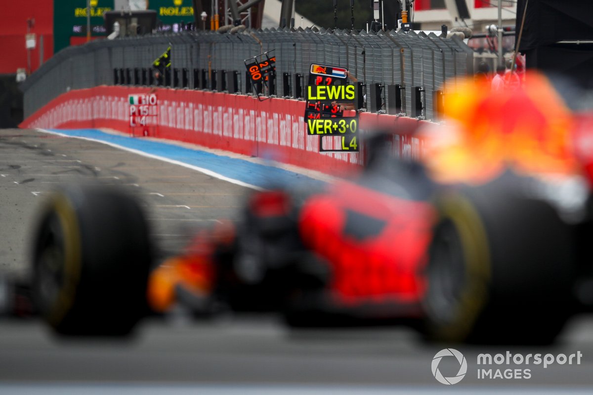 Pit board Max Verstappen, Red Bull Racing RB16B