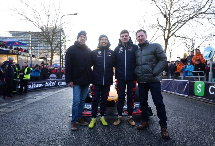Max Verstappen, Sergio Perez, Christian Horner et Adrian Newey, Red Bull Racing