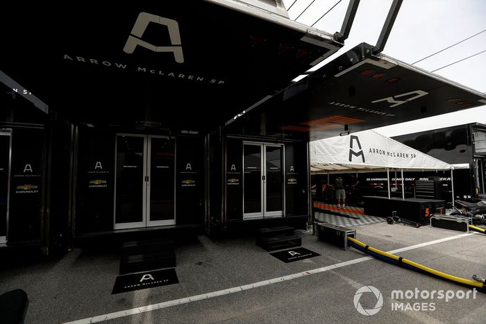 Patricio O'Ward, Arrow McLaren SP Chevrolet, Felix Rosenqvist, Arrow McLaren SP Chevrolet paddock 