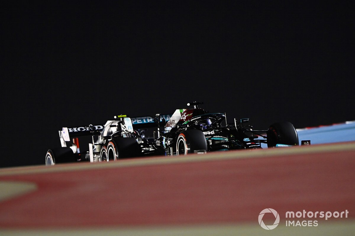 Lewis Hamilton, Mercedes W12, Pierre Gasly, AlphaTauri AT02