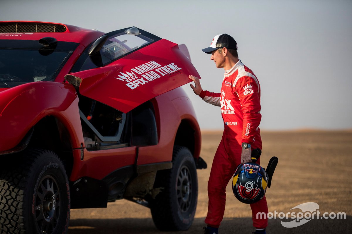 Sébastien Loeb con la decoración definitiva del BRX T1 Hunter