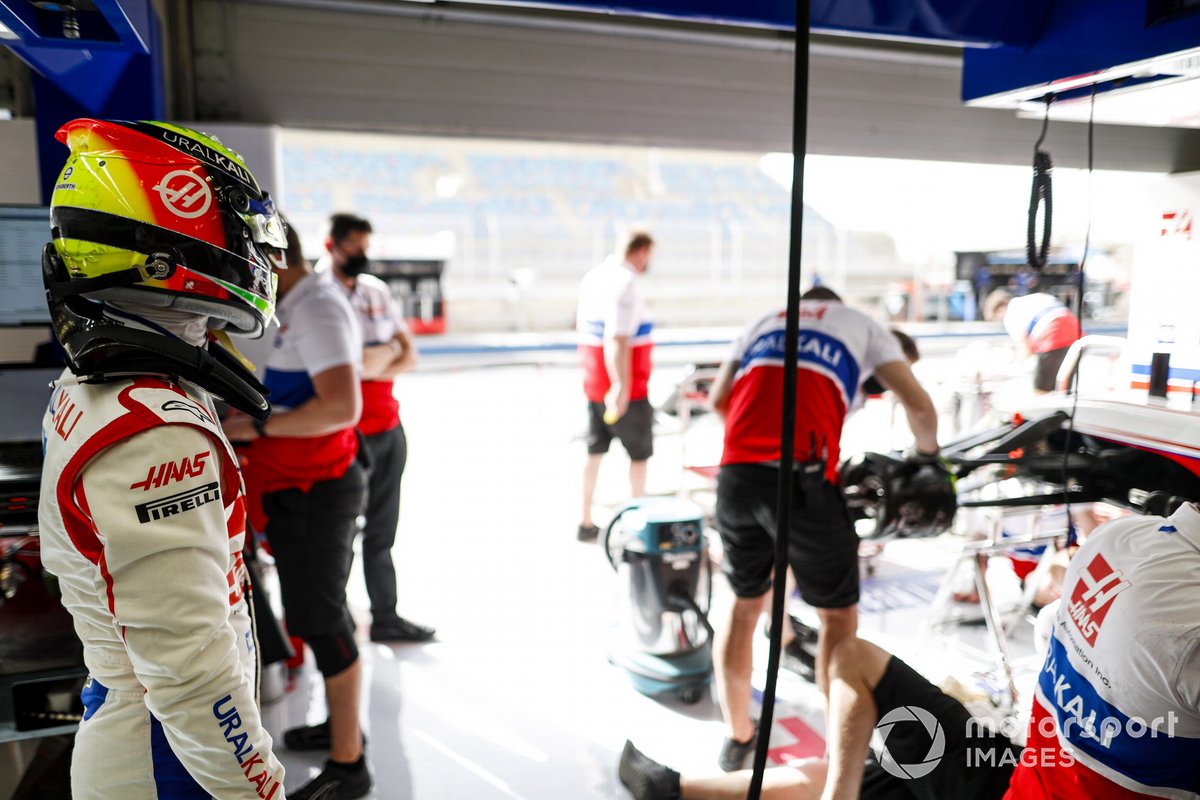 Mick Schumacher, Haas F1 in garage