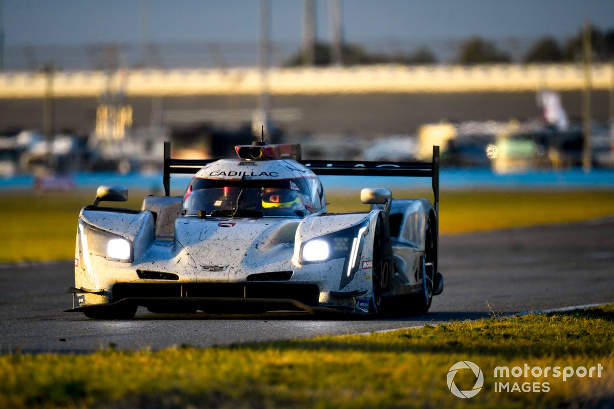 #01 Chip Ganassi Racing Cadillac DPi: Renger van der Zande, Scott Dixon, Kevin Magnussen