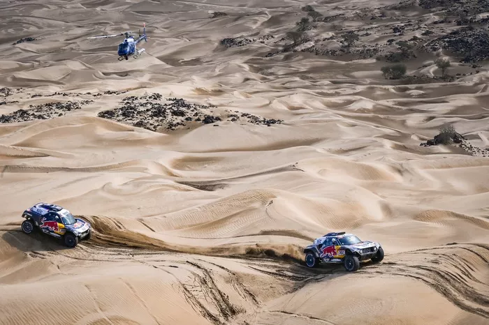 #300 X-Raid Mini JCW Team: Carlos Sainz, Lucas Cruz, #302 X-Raid Mini JCW Team: Stéphane Peterhansel, Edouard Boulanger