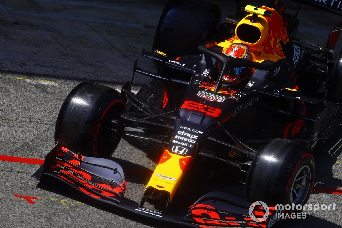 Alex Albon, Red Bull Racing RB16, leaves the garage
