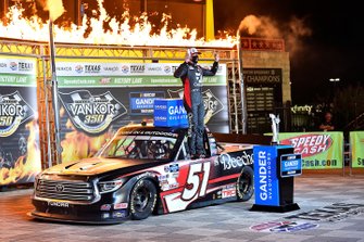 Race Winner Kyle Busch, Kyle Busch Motorsports, Toyota Tundra