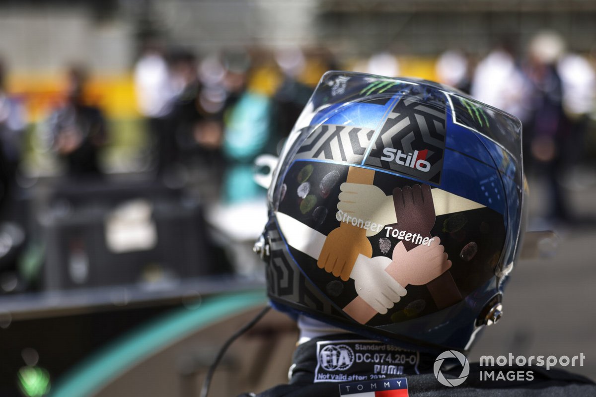 Diseño del casco con Stronger Together de Valtteri Bottas, Mercedes-AMG F1