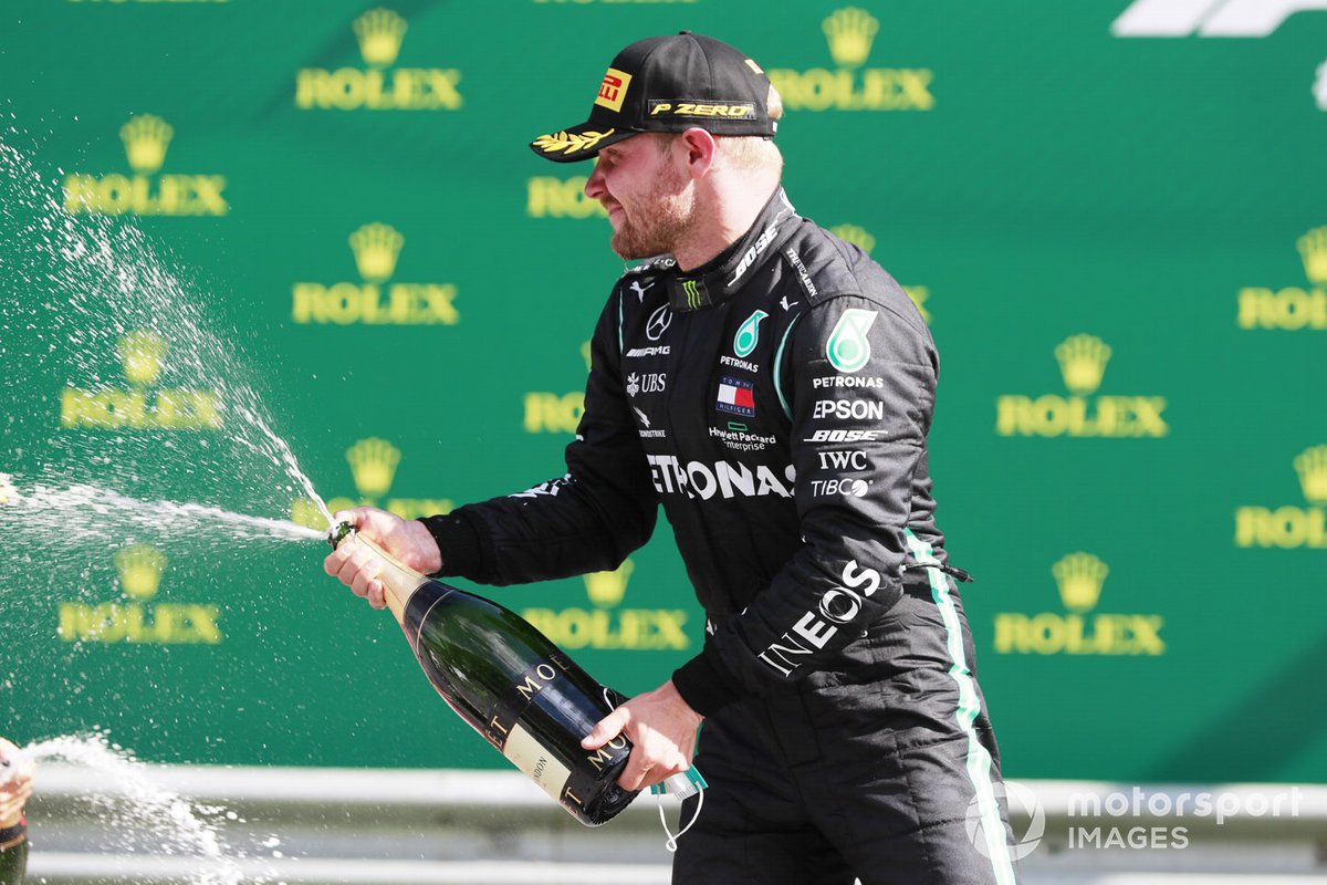Podio: ganador de la carrera Valtteri Bottas, Mercedes-AMG Petronas F1