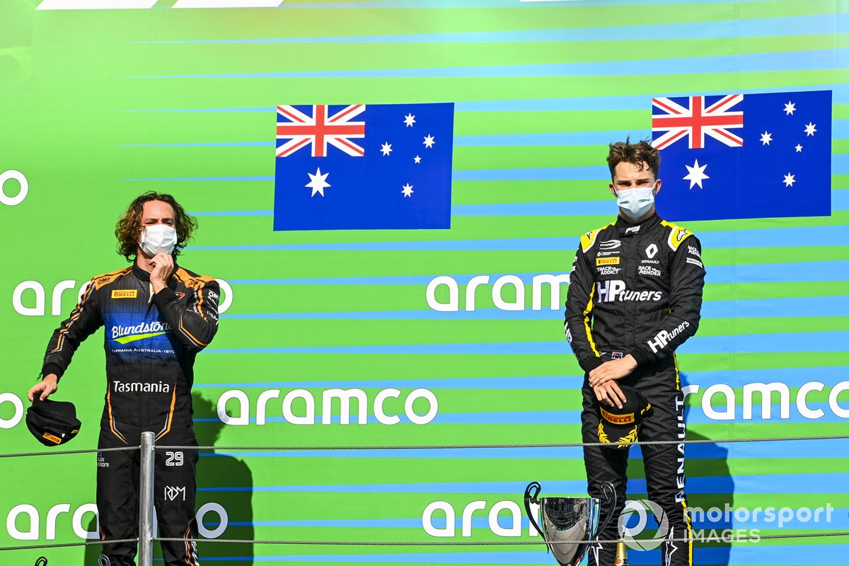 Podio: segundo lugar Alexander Peroni, Campos Racing, ganador Oscar Piastri, Prema Racing