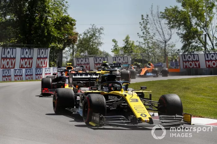 Daniel Ricciardo, Renault F1 Team R.S.19, Pierre Gasly, Red Bull Racing RB15