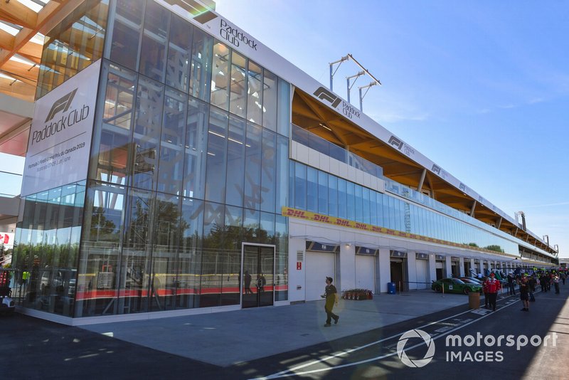 Le nouveau bâtiment des stands