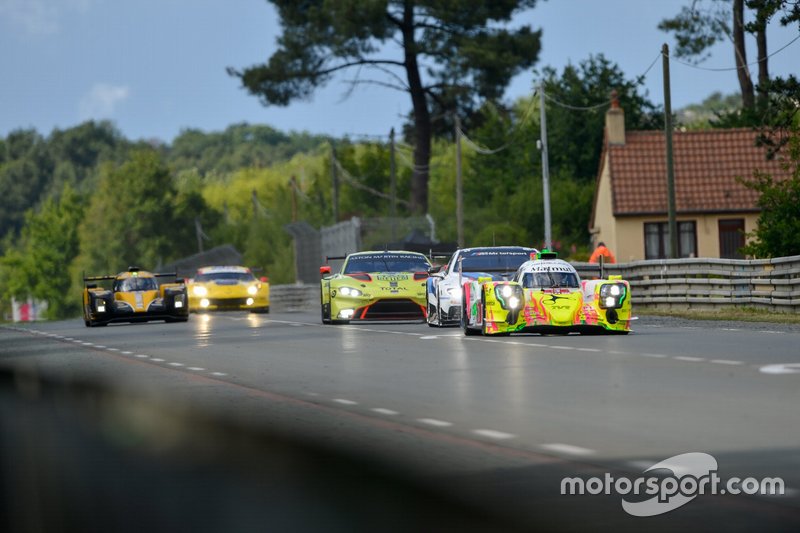 #3 Rebellion Racing Rebellion R-13: Nathanael Berthon, Gustavo Menezes, Thomas Laurent, leads the pack