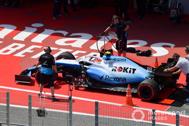 Robert Kubica, Williams FW42 s'arrête à la pesée