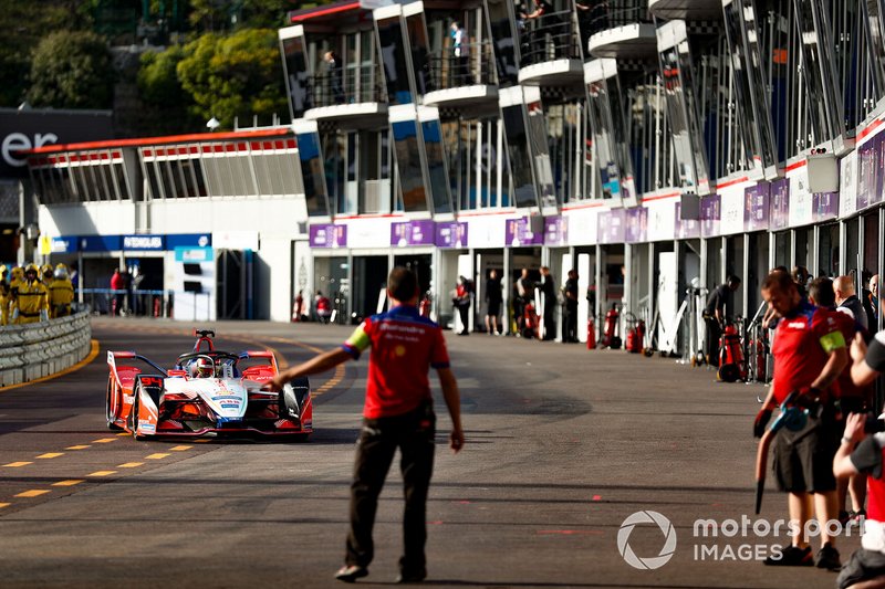 Pascal Wehrlein, Mahindra Racing, M5 Electro in the pit lane