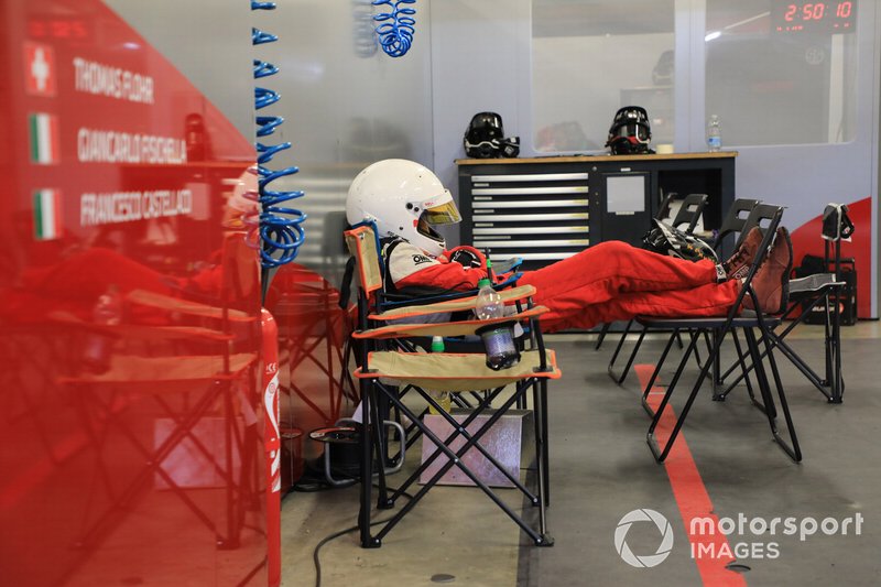 Box de Spirit of Race team