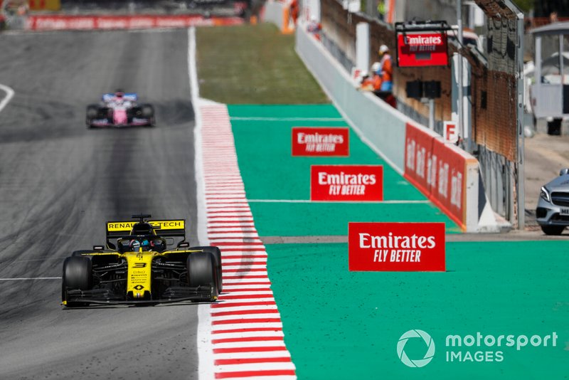 Daniel Ricciardo, Renault R.S.19, leads Sergio Perez, Racing Point RP19