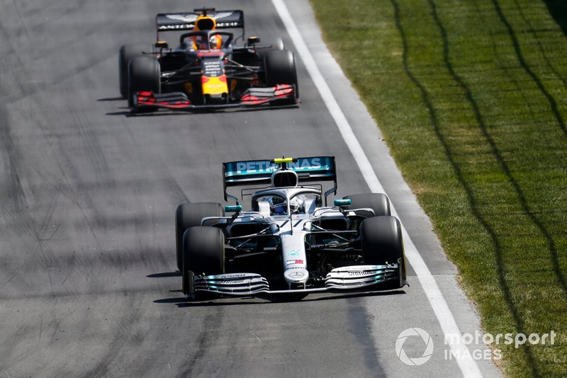 Valtteri Bottas, Mercedes AMG W10, Max Verstappen, Red Bull Racing RB15