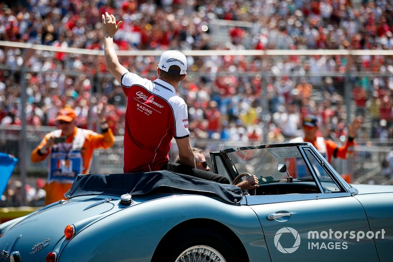 Kimi Raikkonen, Alfa Romeo Racing, in the drivers parade