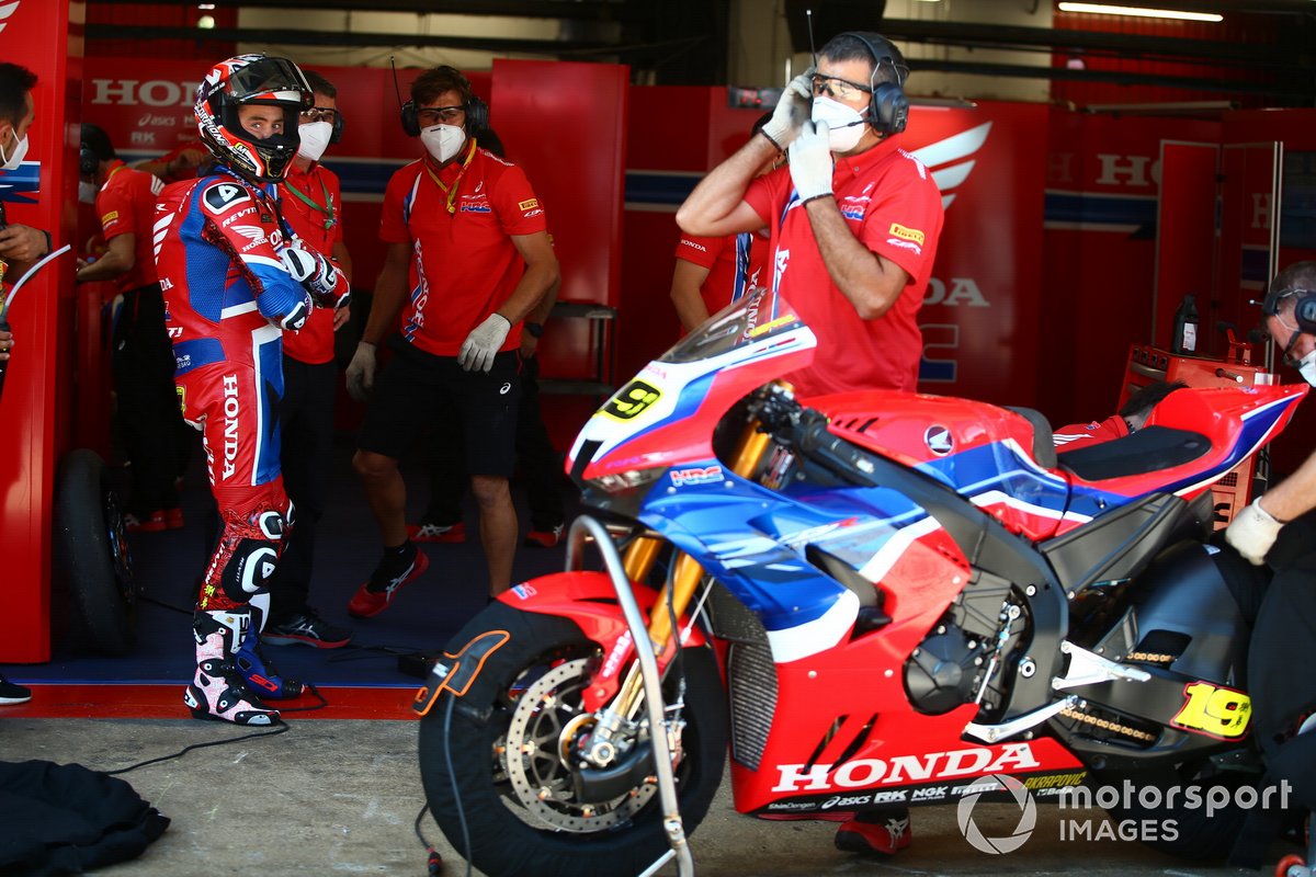 Alvaro Bautista, Team HRC ai box dopo il ritiro prima del via della gara