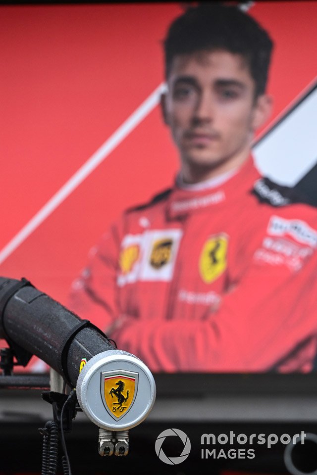 Оборудование Ferrari на пит-лейне