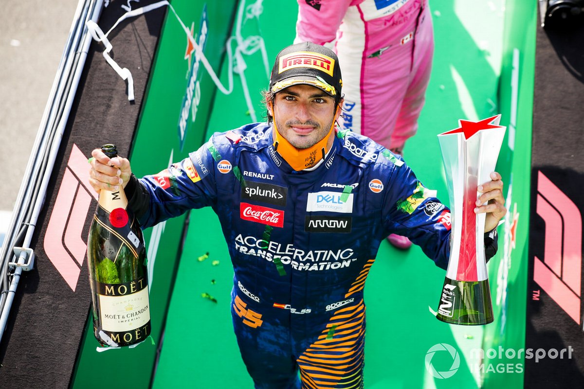 Podio: segundo lugar Carlos Sainz Jr., McLaren