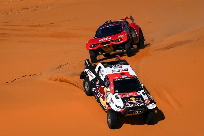 #207 Toyota Gazoo Racing Toyota: Giniel De Villiers, Dennis Murphy, #201 Toyota Gazoo Racing Toyota: Nasser Al-Attiyah, Matthieu Baumel