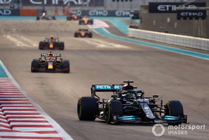 Lewis Hamilton, Mercedes W12, Max Verstappen, Red Bull Racing RB16B