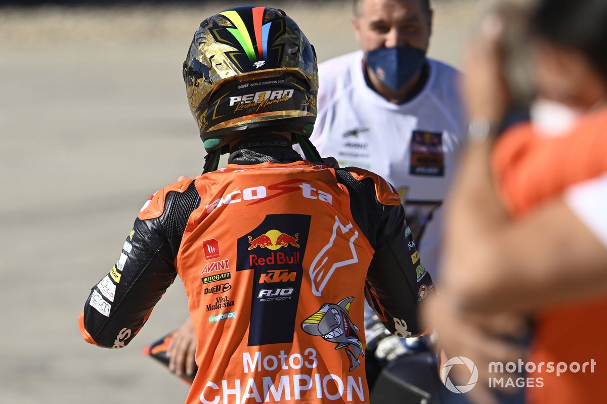 El ganador de la carrera y campeón del mundo Pedro Acosta, Red Bull KTM Ajo