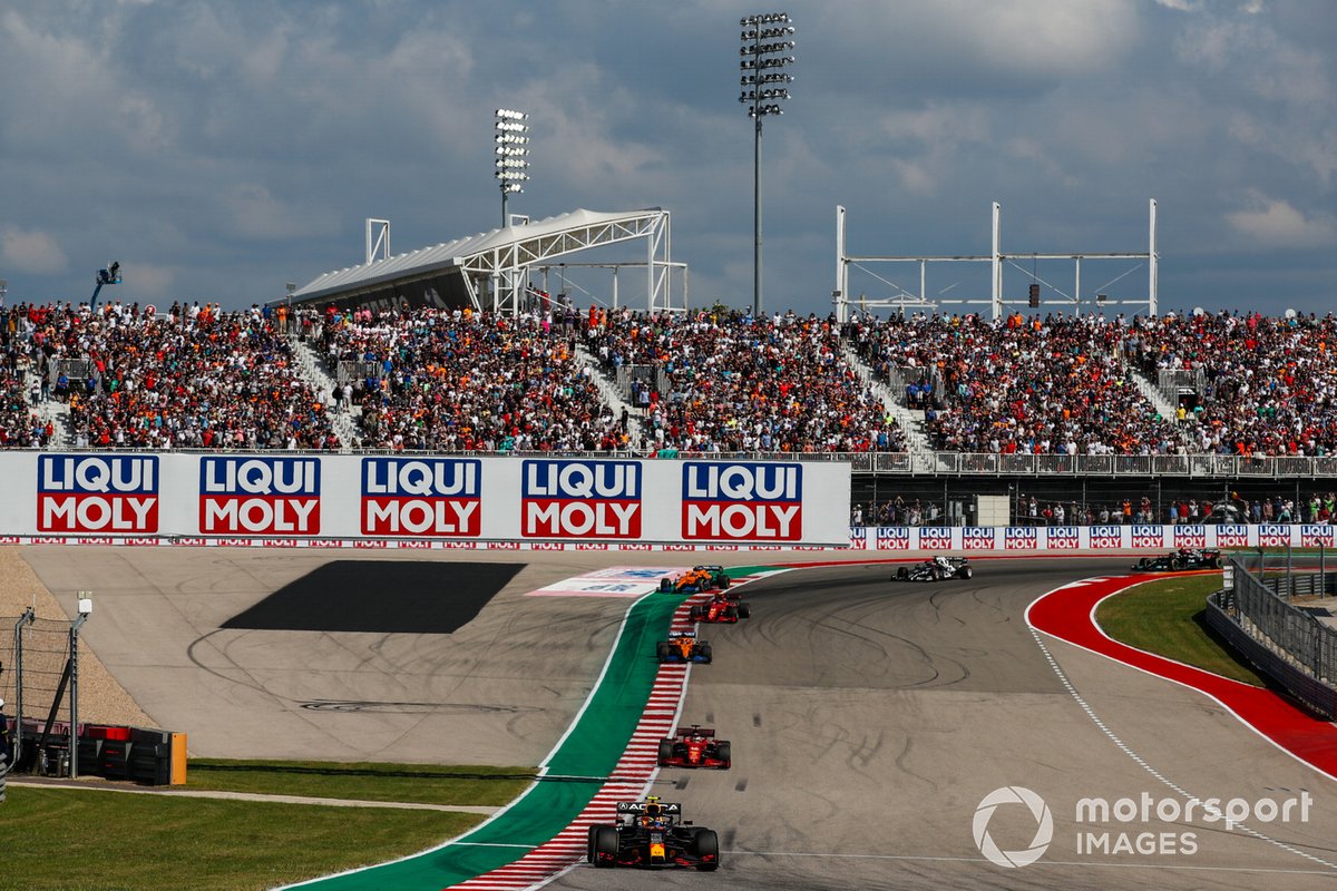 Sergio Perez, Red Bull Racing RB16B, Charles Leclerc, Ferrari SF21, Daniel Ricciardo, McLaren MCL35M, e Carlos Sainz Jr., Ferrari SF21
