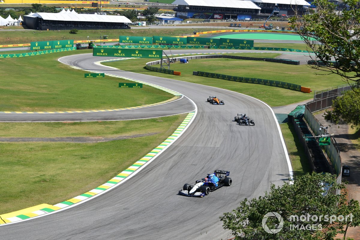 George Russell, Williams FW43B, Yuki Tsunoda, AlphaTauri AT02, y Lando Norris, McLaren MCL35M