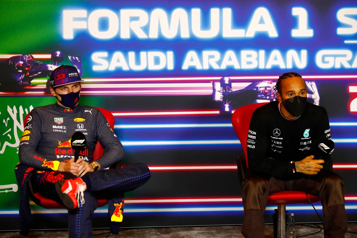 Max Verstappen, Red Bull Racing, 2a posizione, e Lewis Hamilton, Mercedes, 1a posizione, in conferenza stampa