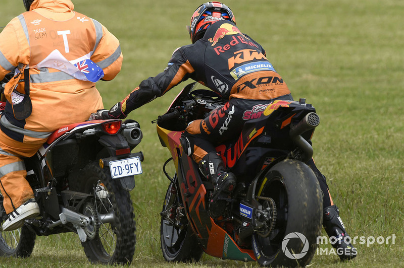 Bradley Smith, Red Bull KTM Factory Racing, terjatuh