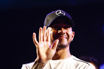 Lewis Hamilton, Mercedes AMG F1, sul palco