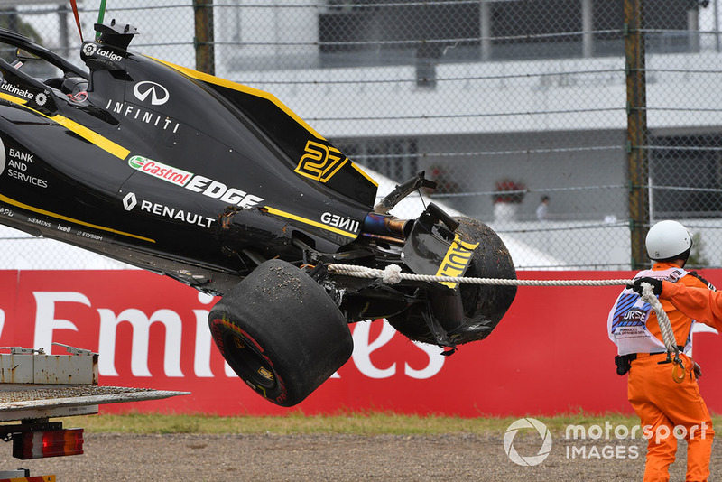 Евакуація розбитої машини Ніко Хюлькенберга, Renault Sport F1 Team R.S. 18