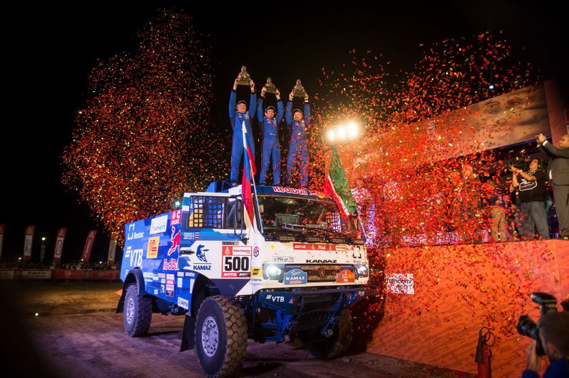 Podio: #500 Team Kamaz Master: Eduard Nikolaev, Evgeny Yakovlev, Vladimir Rybakov