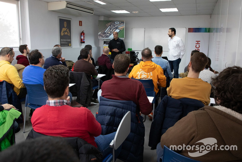 II Curso de Conducción y Nuevas Tecnologías BOSCH - Motor1.com España - Motorsport.com