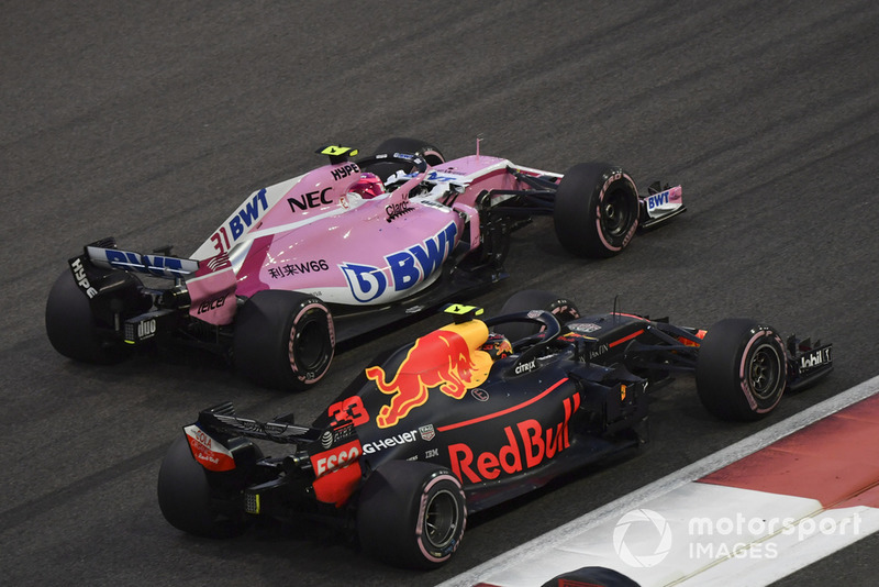 Esteban Ocon, Racing Point Force India VJM11 y Max Verstappen, Red Bull Racing RB14