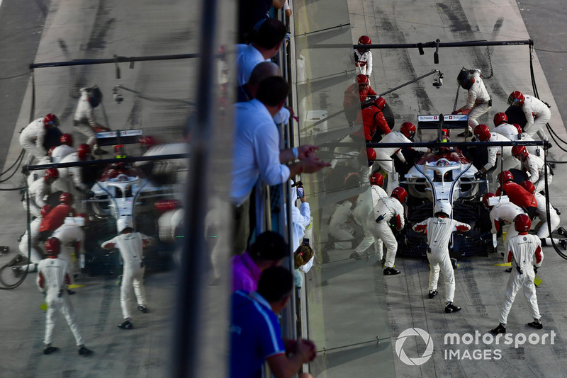 Charles Leclerc, Sauber C37 pit stop