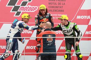 Podio: ganador, Can Oncu, Red Bull KTM Ajo, segundo Jorge Martin, Del Conca Gresini Racing, tercero, John McPhee, CIP Green Power, Aki Ajo, Ajo Motorsport Team Principal