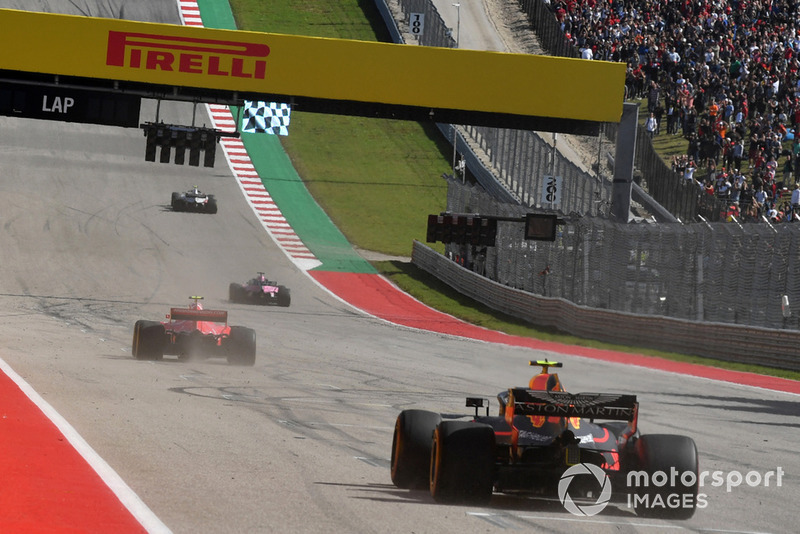 Race winner Kimi Raikkonen, Ferrari SF71H and Max Verstappen, Red Bull Racing RB14 take the chequered flag 