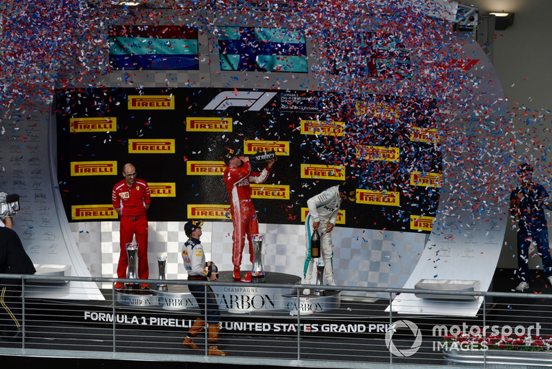 Podyum: Carlo Santi, Ferrari Yarış Mühendisi, 2.Max Verstappen, Red Bull Racing, Yarış galibi Kimi Raikkonen, Ferrari, 3. Lewis Hamilton, Mercedes AMG F1