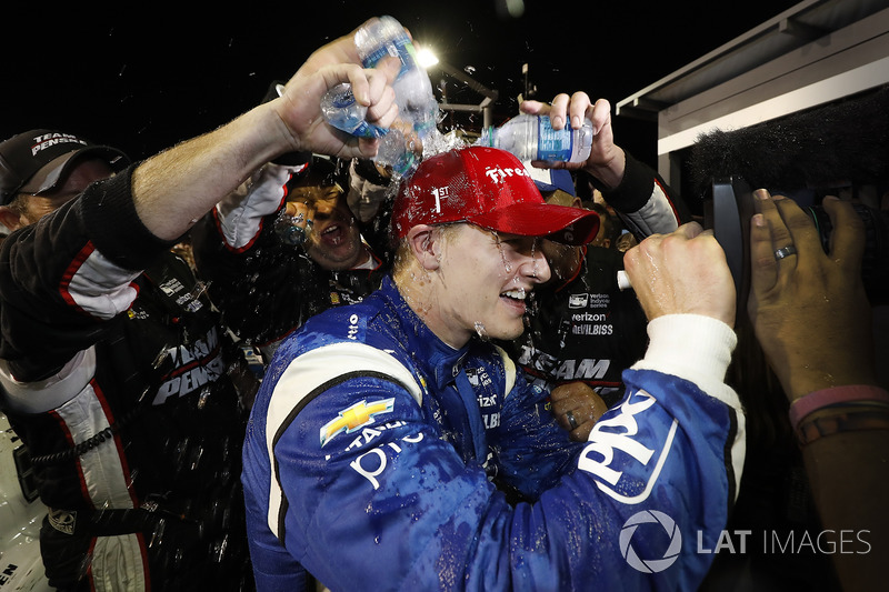 Ganador de la carrera Josef Newgarden, Team Penske Chevrolet