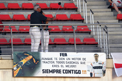 Fernando Alonso, McLaren fans and banner