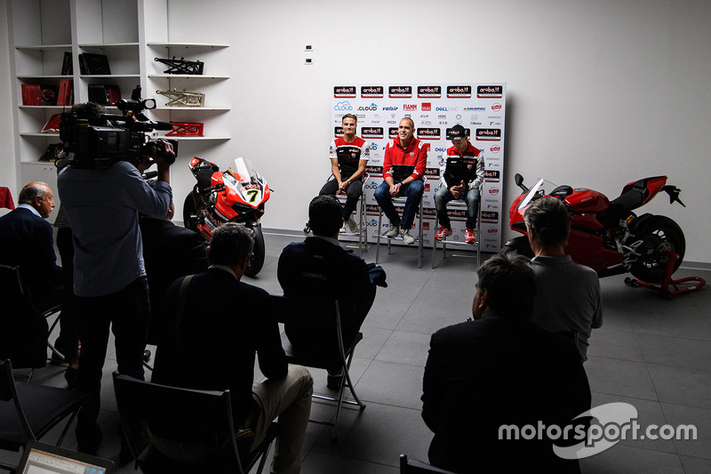 Chaz Davies, Ducati Team; Ernesto Marinelli, Ducati, Projektleiter Superbike; Marco Melandri, Ducati