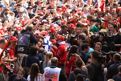 Kimi Raikkonen, Ferrari signs autograph for the fans