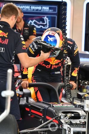 Daniel Ricciardo, Red Bull Racing RB13 and halo